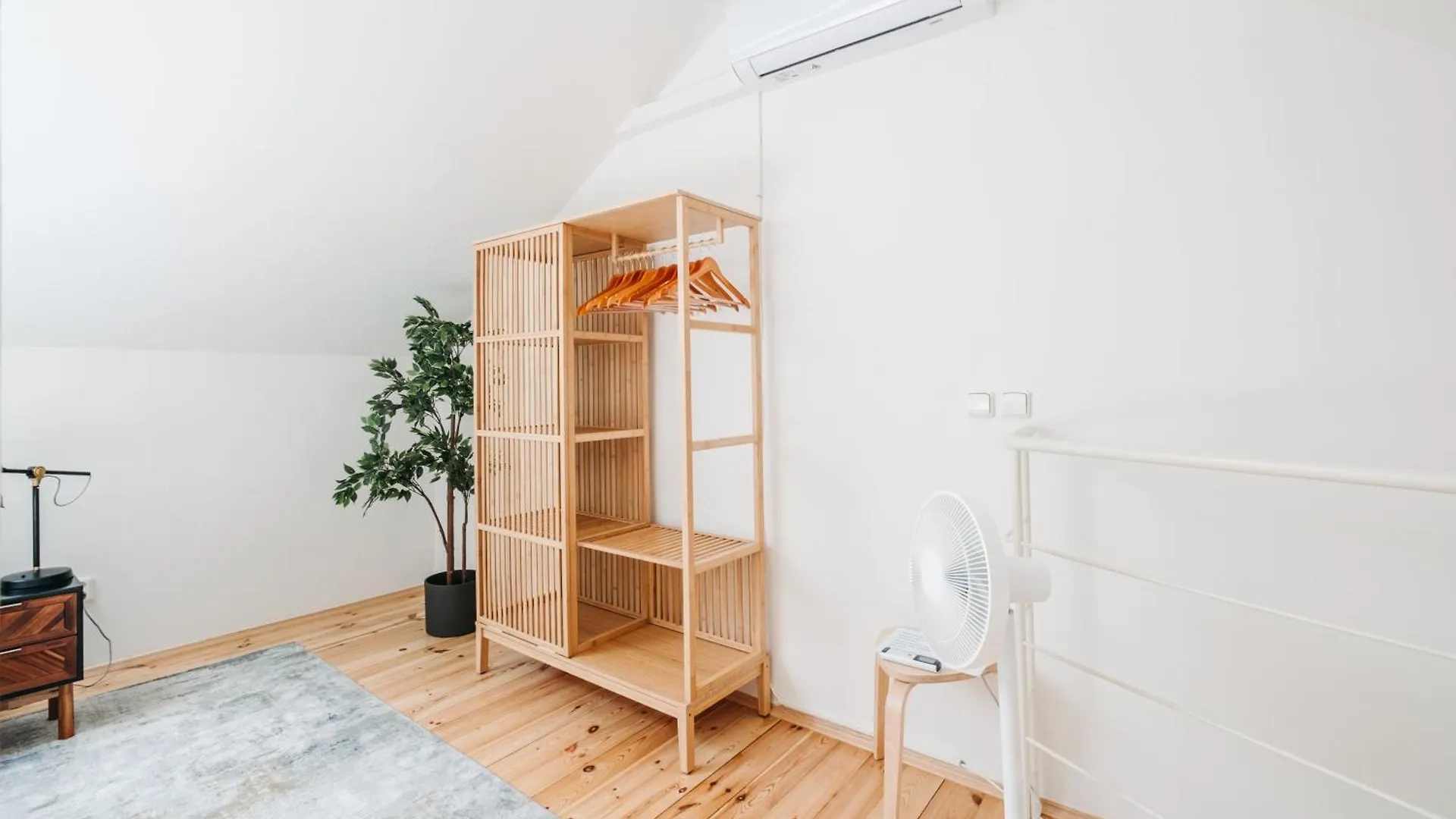 프라하 Modern Sunlit Loft With A/C In Prime Location 아파트