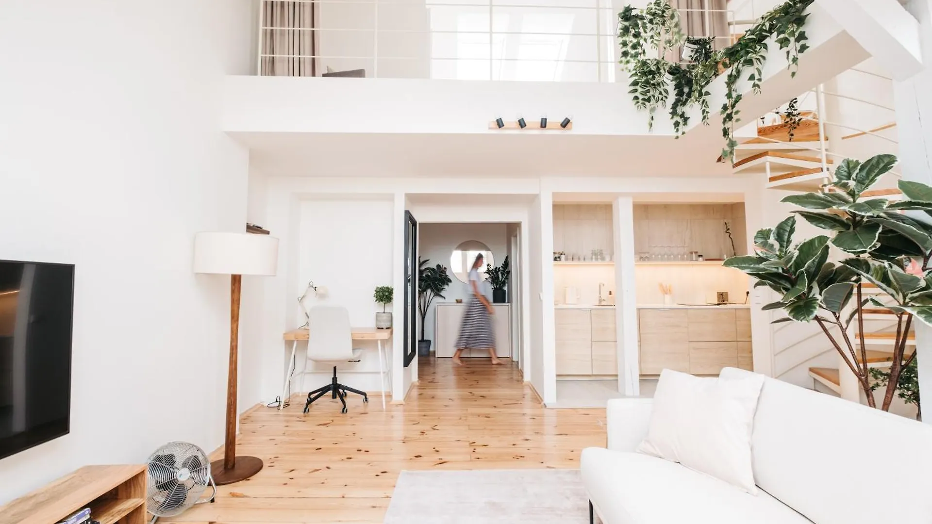 프라하 Modern Sunlit Loft With A/C In Prime Location 아파트
