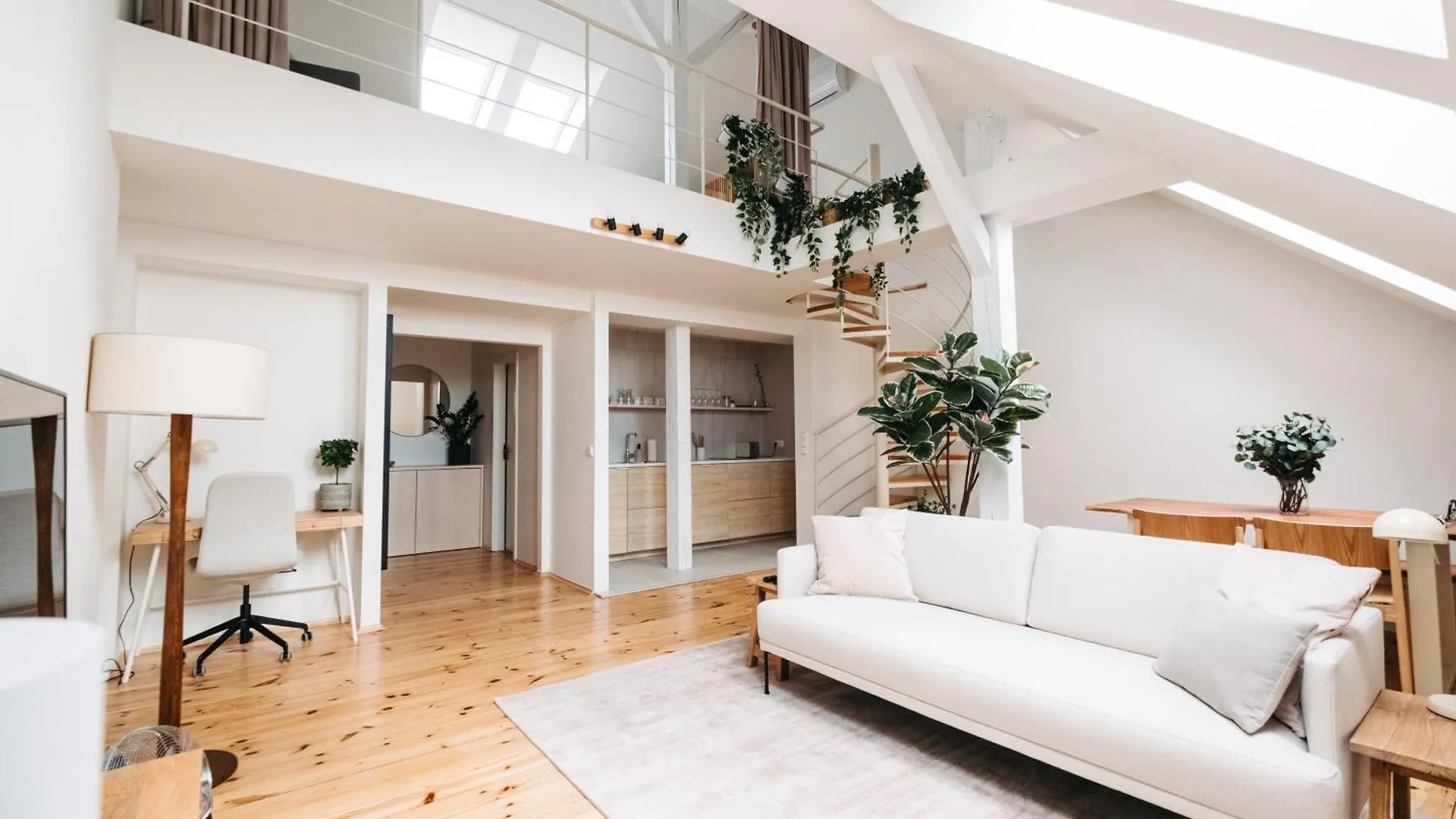 Modern Sunlit Loft With A/C In Prime Location Apartment Prague Czech Republic