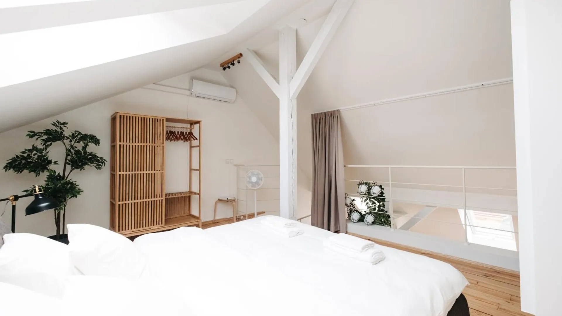 Modern Sunlit Loft With A/C In Prime Location Apartment Prague Czech Republic