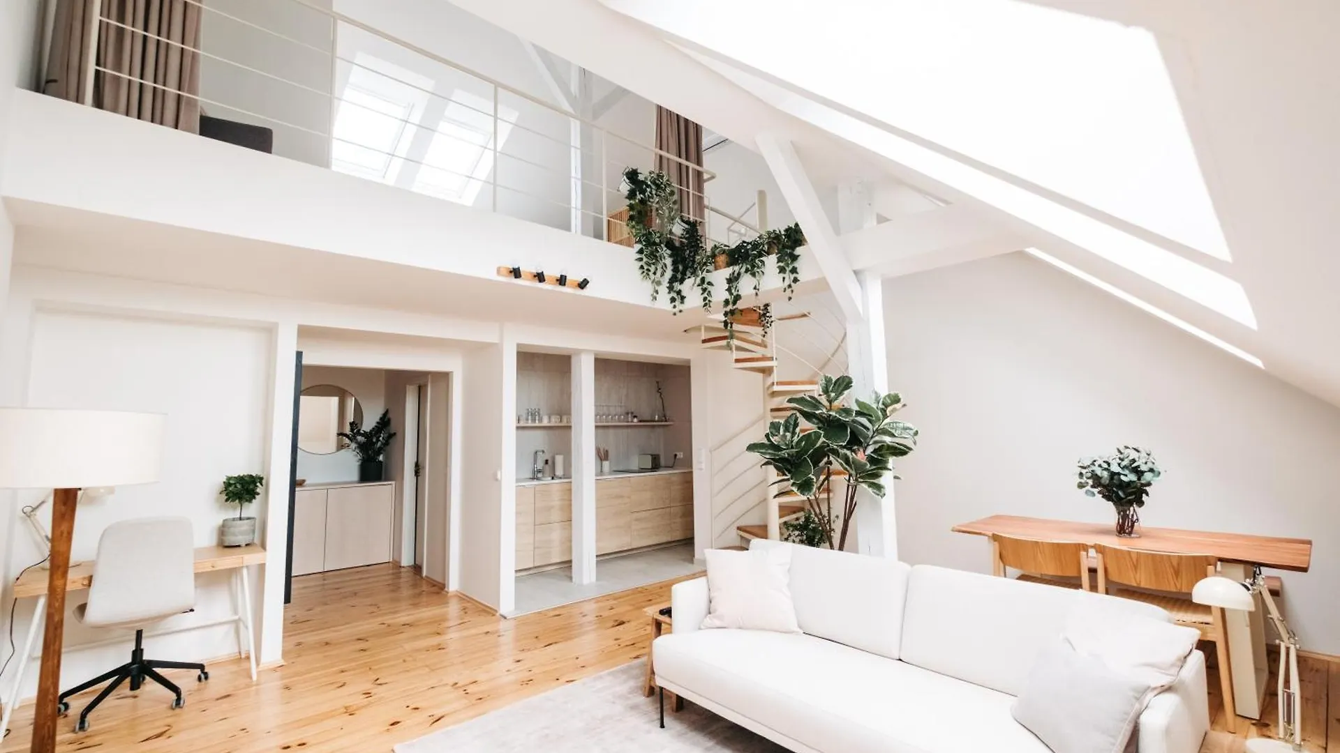 Modern Sunlit Loft With A/C In Prime Location Apartment Prague