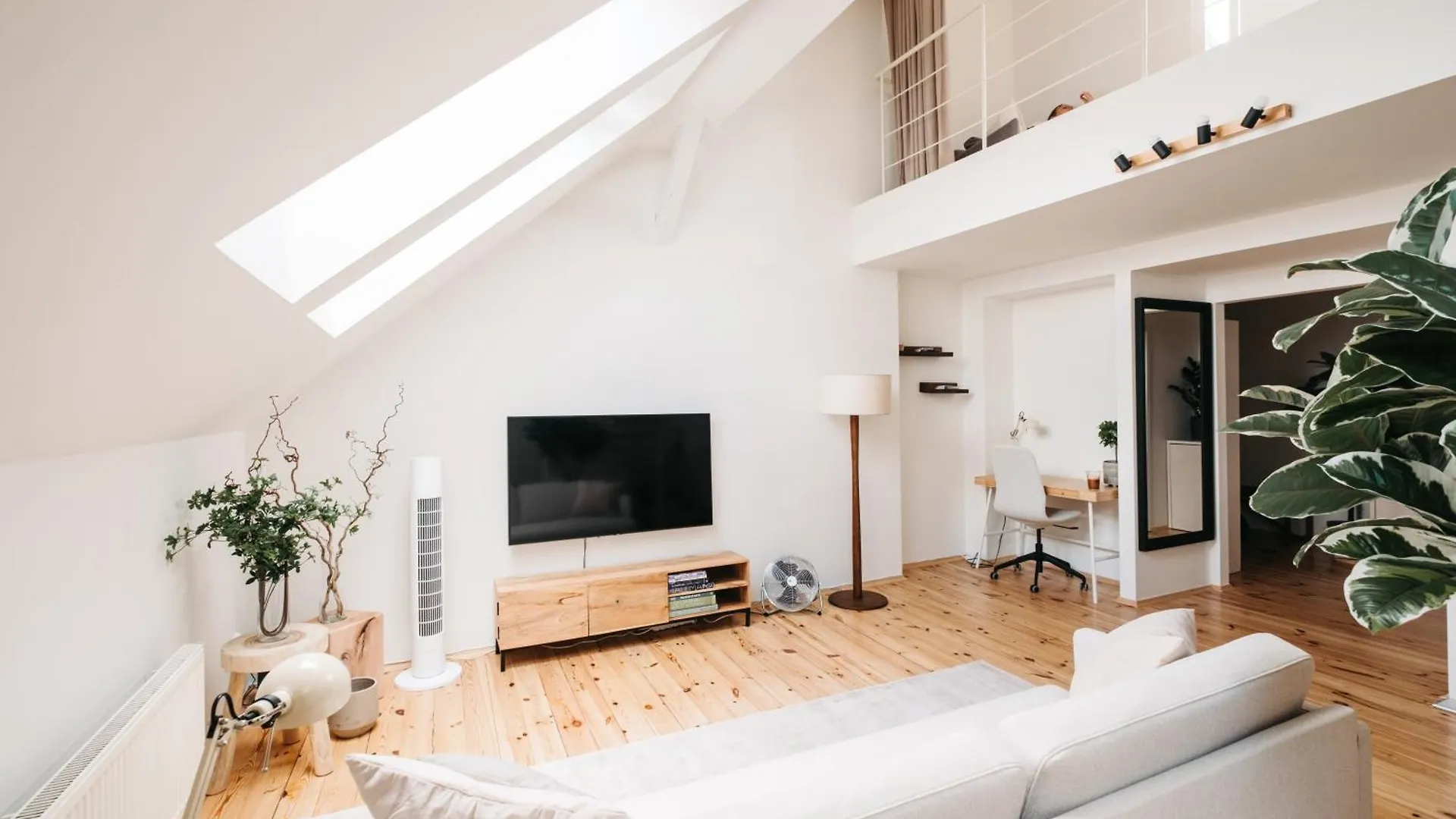 Modern Sunlit Loft With A/C In Prime Location Apartment Prague