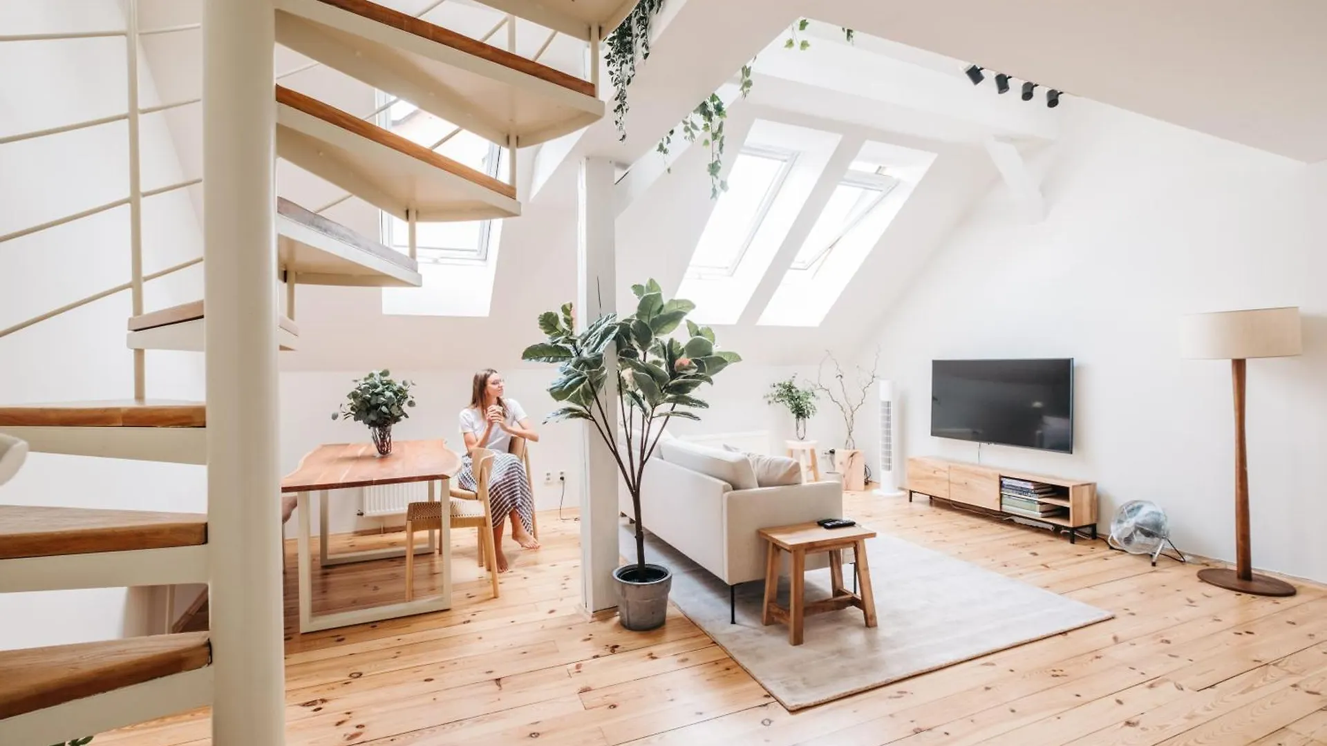 Modern Sunlit Loft With A/C In Prime Location Apartment Prague