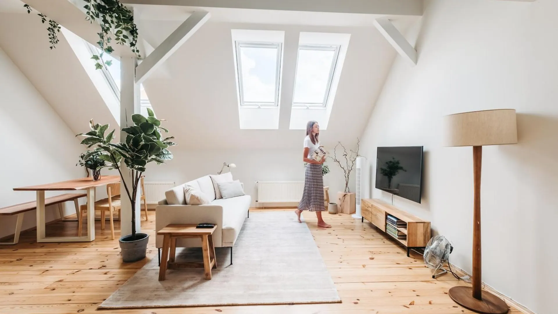 Modern Sunlit Loft With A/C In Prime Location location