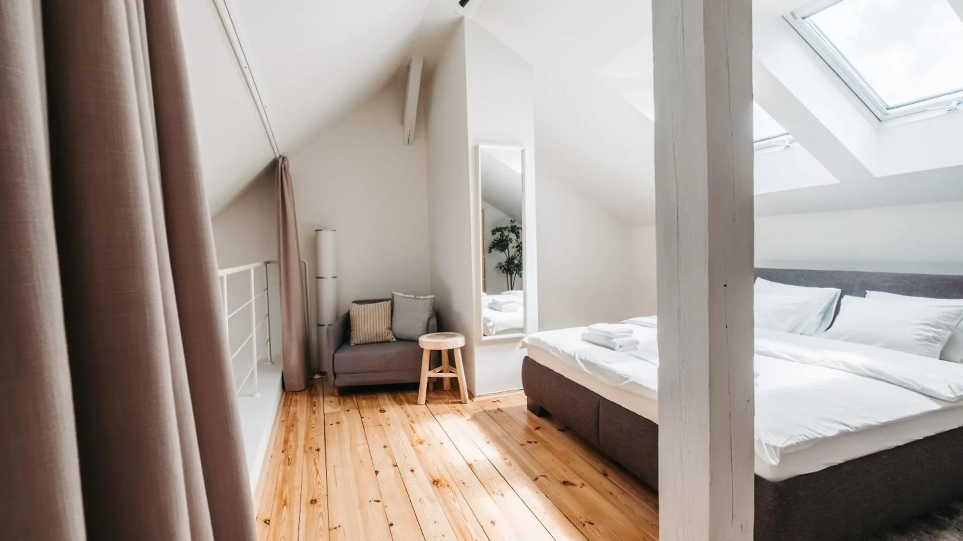 Modern Sunlit Loft With A/C In Prime Location Apartment Prague
