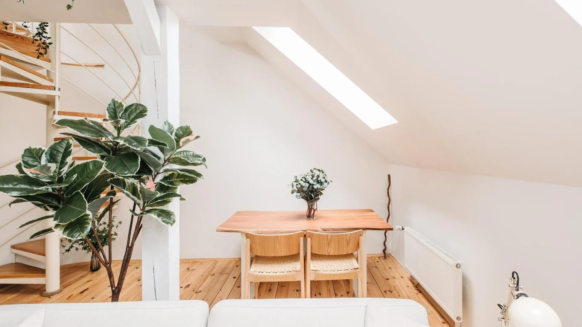 Modern Sunlit Loft With A/C In Prime Location Διαμέρισμα Πράγα