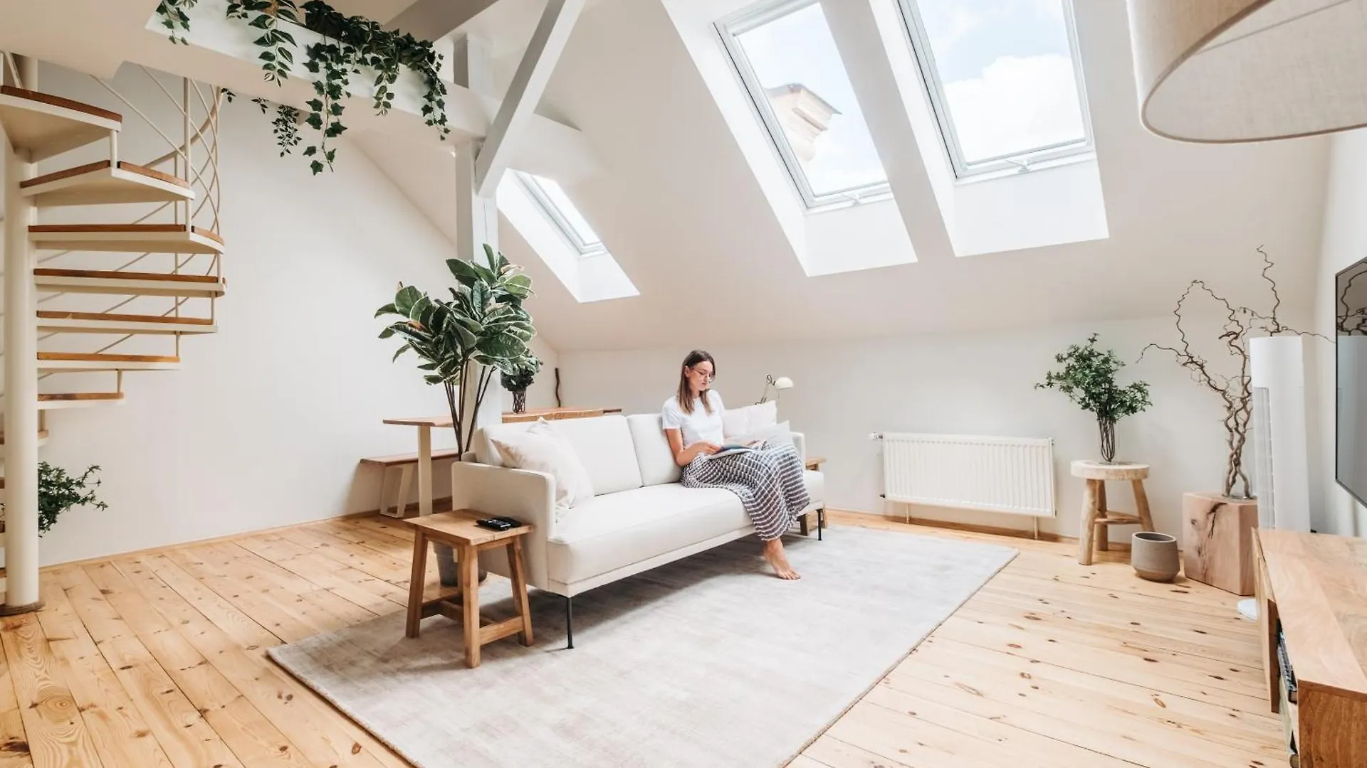 Modern Sunlit Loft With A/C In Prime Location Διαμέρισμα Πράγα